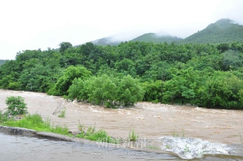 各地で大雨による被害が報告された（写真は平安北道、朝鮮中央通信＝朝鮮通信）