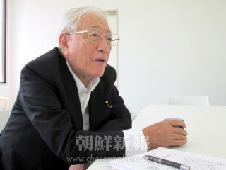 追悼碑を管理する市民団体の共同代表を務める角田義一さん