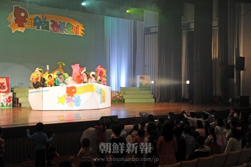 コンサートの終盤には西東京のオリジナルキャラクターも舞台に上がった。