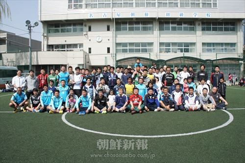 中川青商会が主催するチャリティーフットサル大会は会員や家族たち、約100人で賑わった。