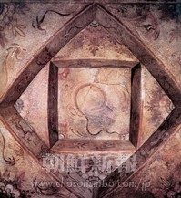 江西三墓の天井に描かれている黄龍
