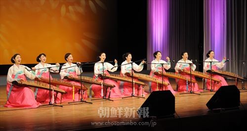 カヤグム併唱「錦繡江山　我が祖国　美しく彩る」