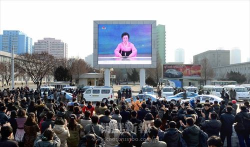 6日正午（平壌時間）、朝鮮中央テレビは「特別重大報道」として臨時ニュースを放送し、初の水爆実験が成功したと伝えた（写真は平壌駅前、朝鮮中央通信＝朝鮮通信）