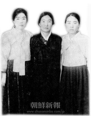 写真（真ん中が劉英俊、左が(黃信德1889－1983) 右が催恩喜（1904―1984） 