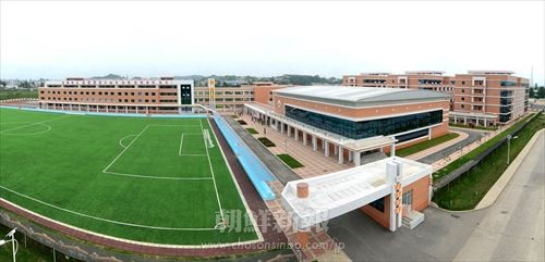 7月18日に竣工式が行われた平壌中等学院。最新の設備を完備している（朝鮮中央通信＝朝鮮通信）