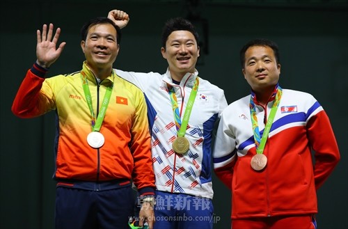 銅メダルを獲得したキム・ソングク選手（右）