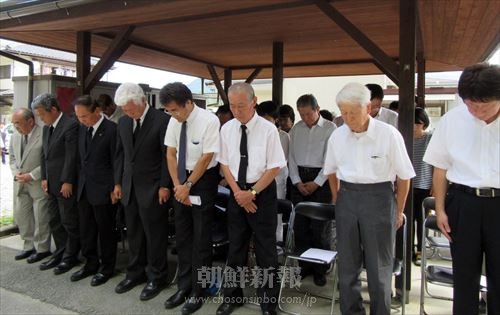 象山地下壕前で行われた「朝鮮人犠牲者追悼平和祈念碑」建立21周年記念式典 