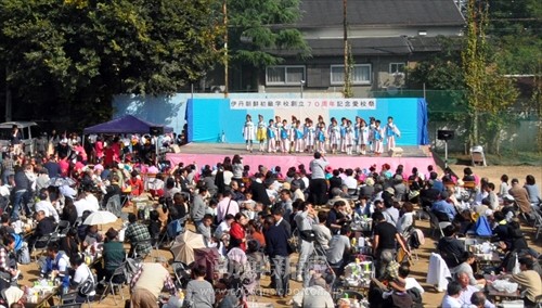 1千余人が参加して行われた伊丹初級創立70周年記念行事