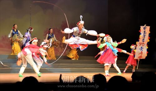 盛況を博した大阪第4初級創立70周年記念チャリティーコンサート（写真は大農楽「世代を繋いで」）