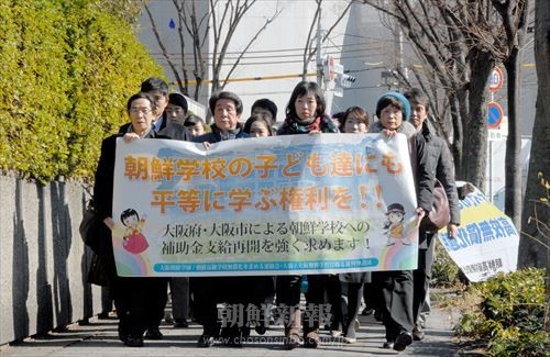 揺るぎない信念を胸に、大阪地裁に向かう関係者たち