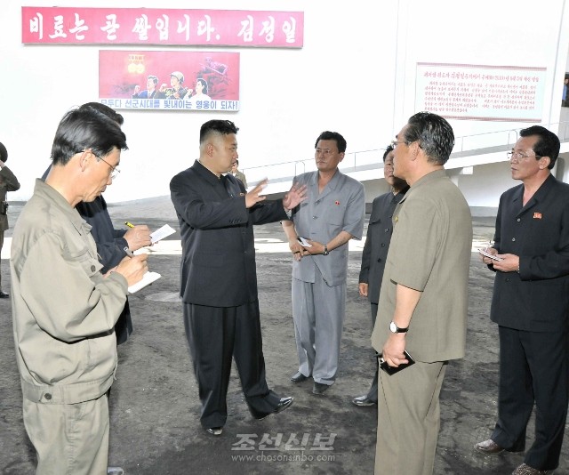 김정은원수님께서 남흥청년화학련합기업소를 현지지도하시였다.(조선중앙통신)