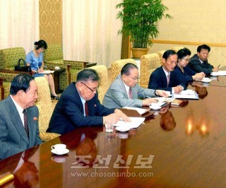 16일 만수대의사당에서 진행된 회담(조선중앙통신)