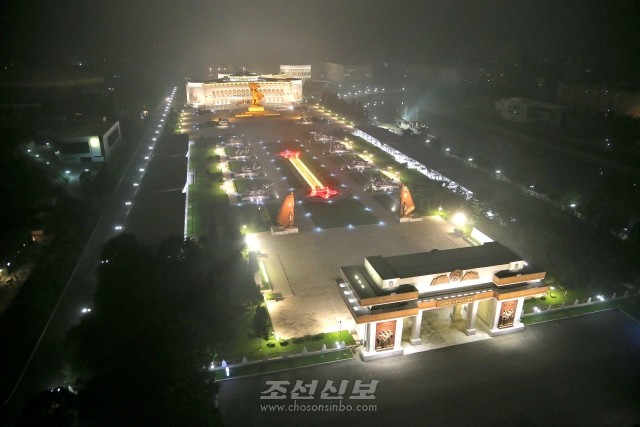김정은원수님께서 개관을 앞둔 조국해방전쟁승리기념관을 돌아보시였다.(조선중앙통신)