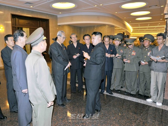 김정은원수님께서 개관을 앞둔 조국해방전쟁승리기념관을 돌아보시였다.(조선중앙통신)