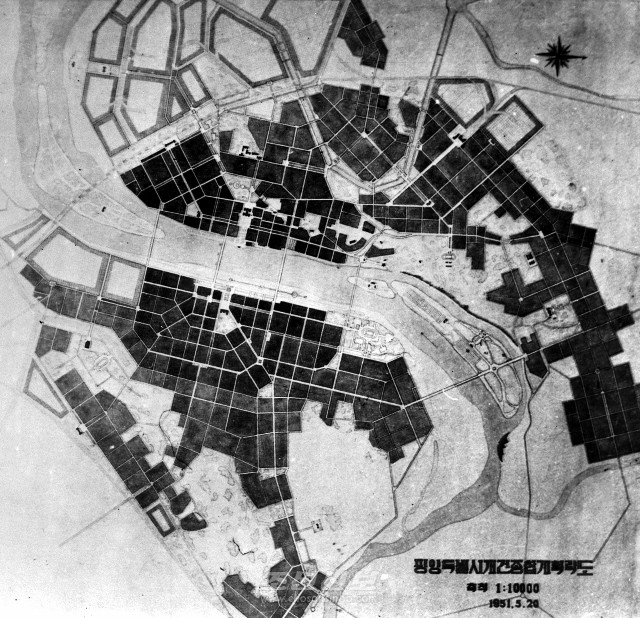 주석님의 구상에 따라 전쟁시기에 작성된 평양시 복구건설총계획도