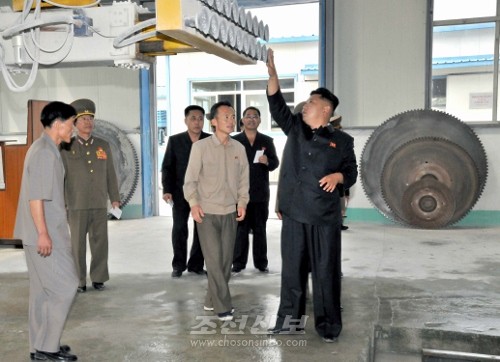 김정은원수님께서 애국돌공장을 현지지도하시였다.(조선중앙통신)