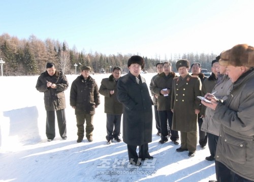 김정은원수님께서 삼지연혁명전적지를 돌아보시였다.(조선중앙통신)