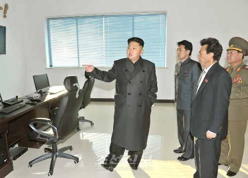 김정은원수님께서 조선인민군 11월2일공장을 현지지도하시였다.(조선중앙통신)