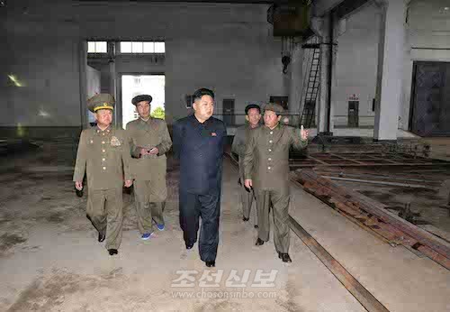 김정은원수님께서 주성호가 사업하는 선박공장을 현지지도하시였다.(조선중앙통신)