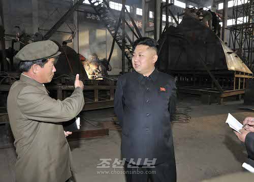 김정은원수님께서 주성호가 사업하는 선박공장을 현지지도하시였다.(조선중앙통신)