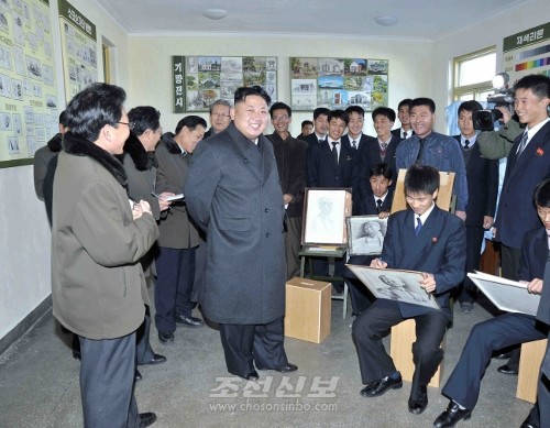 김정은원수님께서 평양건축종합대학을 현지지도하시였다.(조선중앙통신)