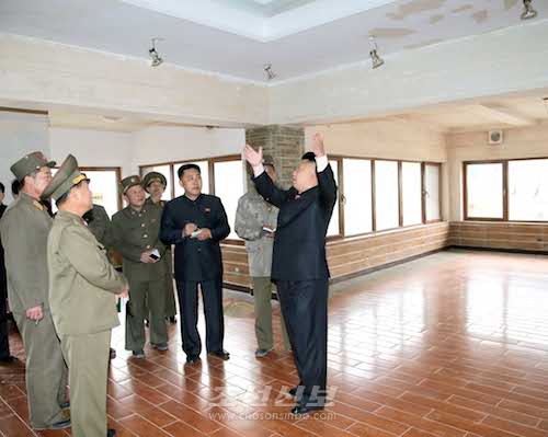 김정은원수님께서 마식령스키장건설장을 또다시 돌아보시였다.(조선중앙통신)