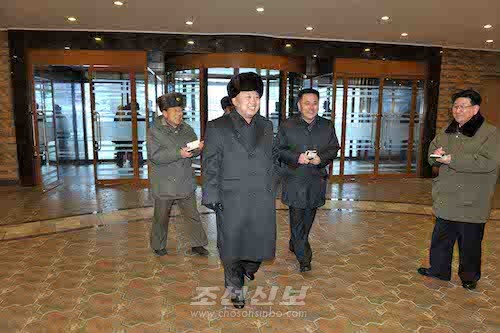 김정은원수님께서 완공을 앞둔 마식령스키장을 현지지도하시였다.(조선중앙통신)