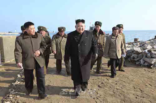 김정은원수님께서 조선인민군 1월8일수산사업소건설장을 돌아보시였다.(조선중앙통신)