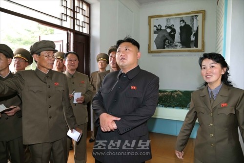 김정은원수님께서 천마전기기계공장을 현지지도하시였다.(조선중앙통신)