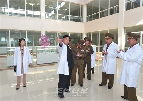 김정은원수님께서 대성산종합병원을 시찰하시였다.(조선중앙통신)