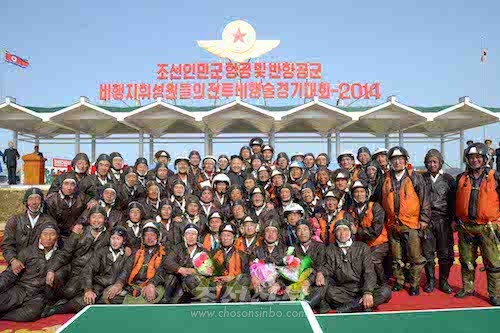 김정은원수님께서 《조선인민군 항공 및 반항공군 비행지휘성원들의 전투비행술경기대회-2014》를 지도하시였다.(조선중앙통신)