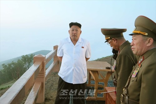 김정은원수님께서 조선인민군 전략군의 전술로케트발사훈련을 지도하시였다.(조선중앙통신)