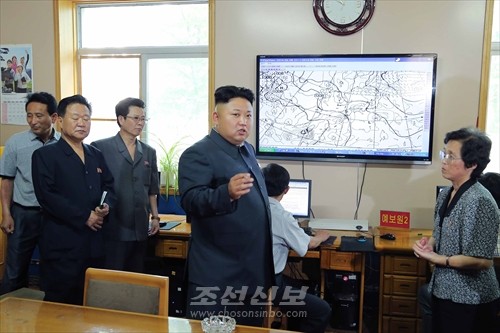 김정은원수님께서 기상수문국을 현지지도하시였다.(조선중앙통신)