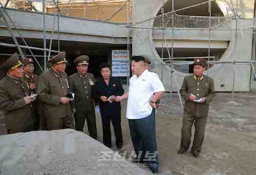 김정은원수님께서 평양육아원, 애육원건설장을 또다시 현지지도하시였다.(조선중앙통신)