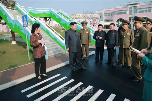 김정은원수님께서 완공된 평양육아원, 애육원을 현지지도하시였다.(조선중앙통신)