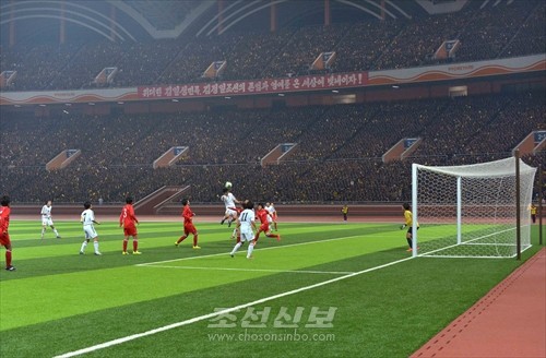 김정은원수님께서 평양시민들과 함께 새로 개건된 5월1일경기장에서 녀자축구경기를 관람하시였다.(조선중앙통신)