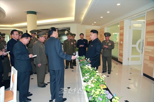 김정은원수님께서 새로 건설한 군인식당을 현지지도하시였다.(조선중앙통신)