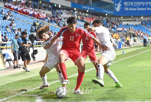 〈인천 아시아대회・남자축구〉증결승전, 이라크팀을 1-0으로 타승