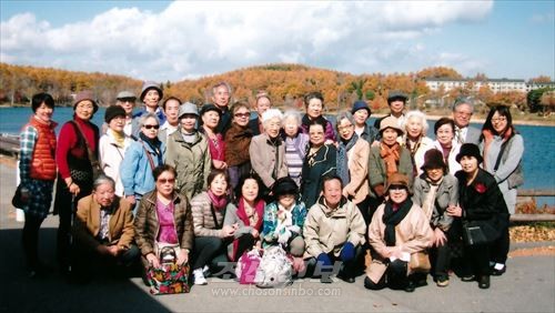메가미고(女神湖)를 돌아본 참가자들