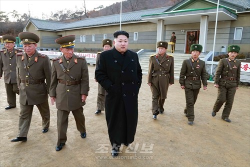 김정은원수님께서 새 년도 전투정치훈련에 진입한 조선인민군 제963군부대직속 포병중대를 시찰하시였다.(조선중앙통신)