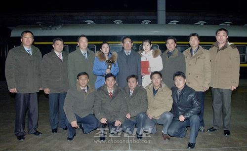 제11차 무한국제교예축전에 참가하여 최고상을 받은 국립교예단의 배우, 창작가들 