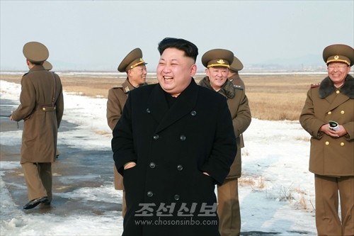 김정은원수님께서 조선인민군 항공 및 반항공군 근위 제1항공 및 반항공사단관하 추격기, 폭격기련대들의 비행전투훈련을 지도하시였다.(조선중앙통신)