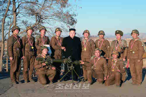김정은원수님께서 조선인민군 전선군단 제1제대 보병사단 직속구분대들의 비반충포사격경기대회를 지도하시였다.(조선중앙통신)