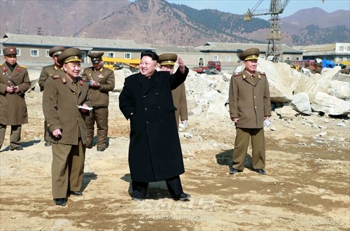 김정은원수님께서 5월27일수산사업소건설장을 현지지도하시였다.(조선중앙통신)