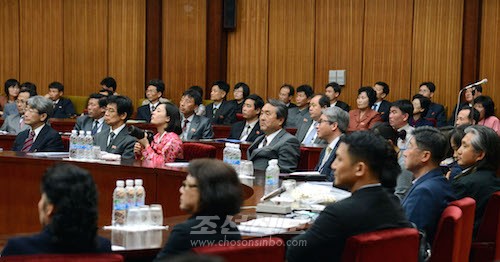 제17차 국내외동포들의 평양의학과학토론회가 5일과 6일 인민문화궁전에서 진행되였다.(조선중앙통신)