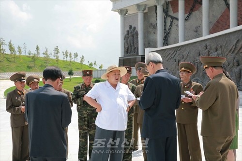 김정은원수님께서 새로 건설한 신천박물관을 현지지도하시였다.(조선중앙통신)