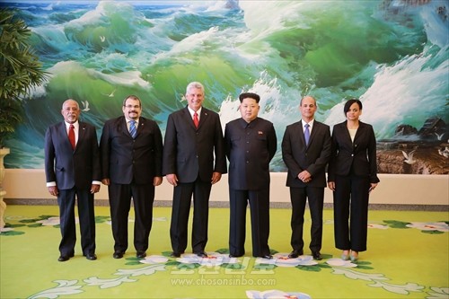 김정은원수님께서 꾸바공화국 국가대표단을 접견하시였다.(조선중앙통신)