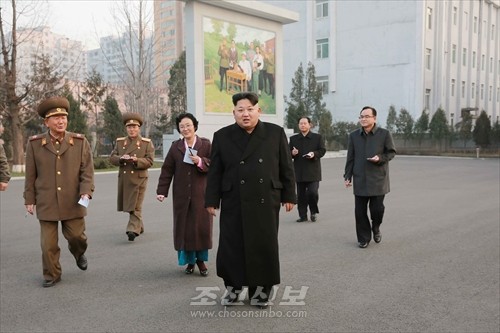 김정은원수님께서 새로 개건된 평천혁명사적지를 현지지도하시였다.(조선중앙통신)