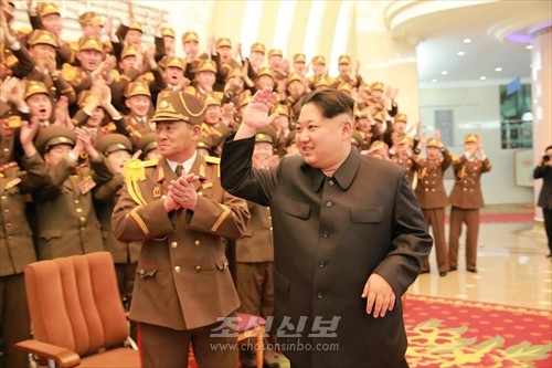 김정은원수님께서 조선인민군군악단창립 일흔돐기념 연주회를 관람하시였다.(조선중앙통신)