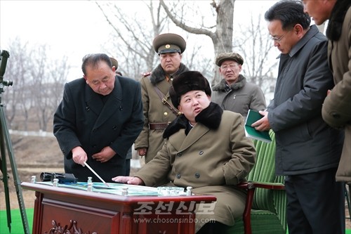 김정은원수님께서 탄도로케트 대기권 재돌입환경모의시험을 지도하시였다.(조선중앙통신)